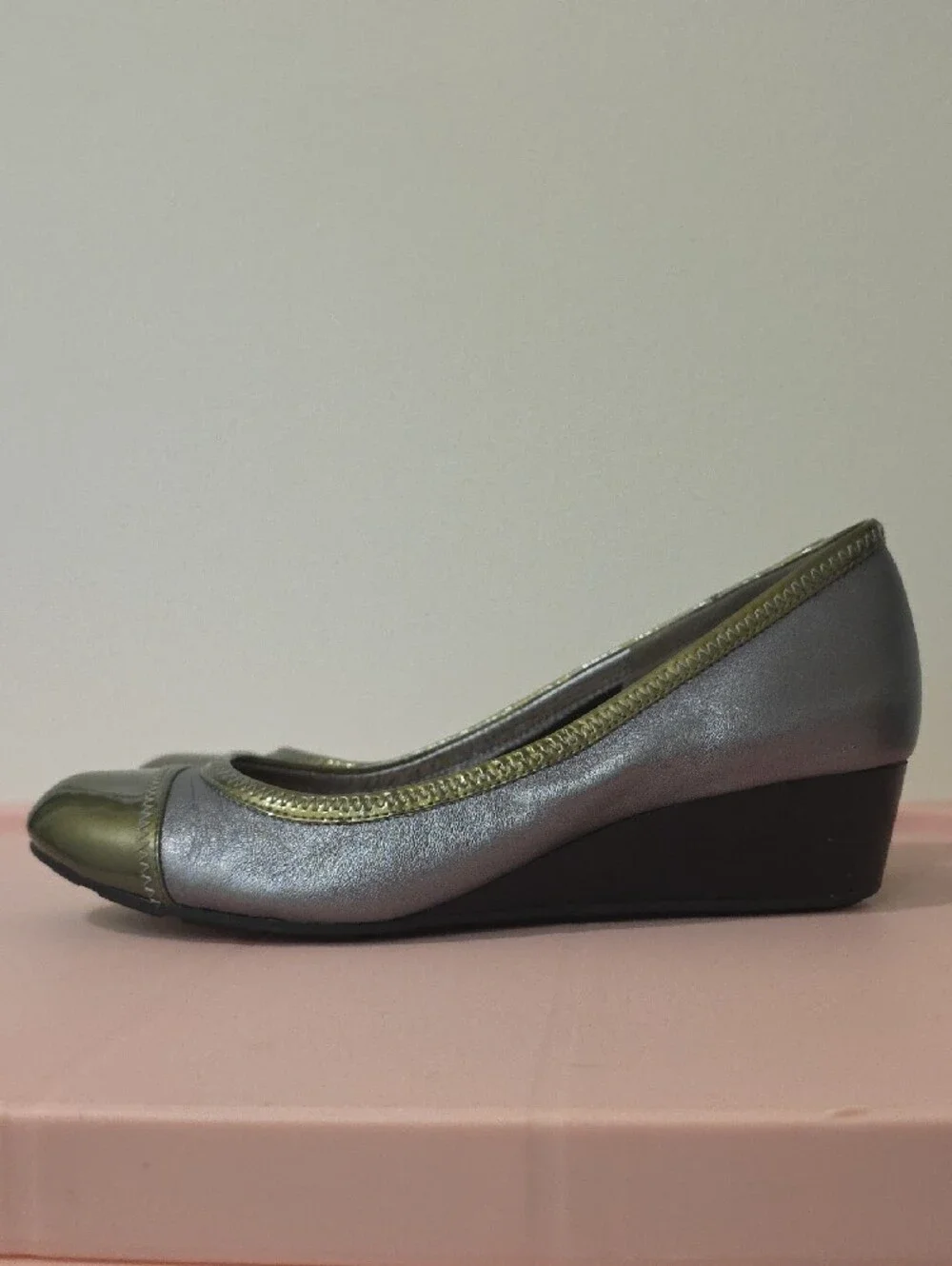 Women’s Gray and Olive Green COLE HAAN Wedge Slip-ons CLEAN!!